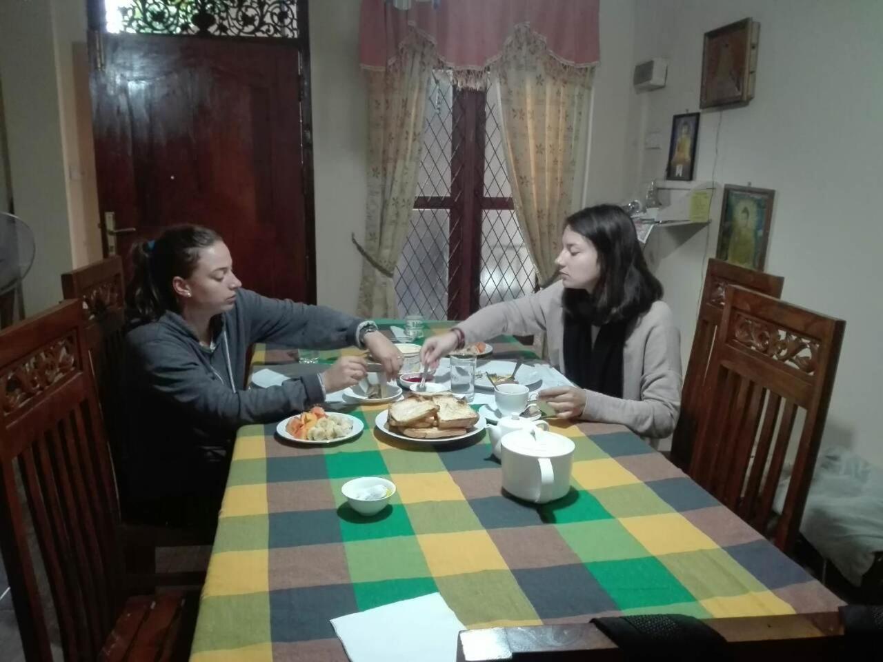 Kandy Dilruk Homestay ภายนอก รูปภาพ