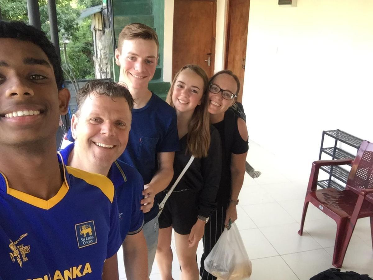 Kandy Dilruk Homestay ภายนอก รูปภาพ